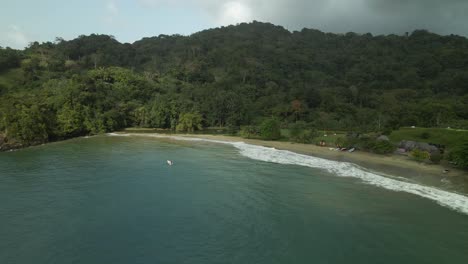 Descending-drone-view-of-a-lone-fishing-boat-fishing-in-the-waters-of-Bloody-Bay,-Tobago