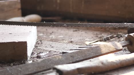 Carpenter's-handsaw-on-worktable.-Close-up