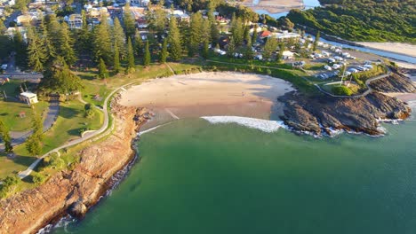 Panoramic-View-Of-Horseshoe-Bay-Beach-At-South-West-Rocks,-New-South-Wales,-Australia