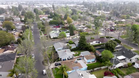 Drone-perspective-over-district-of-Van-Nuys-city,-Los-Angeles