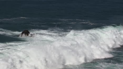 Waves-in-Cabo-San-Lucas,-Mexico