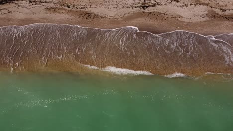 Luftaufnahme-Von-Sandstrand-Und-Türkisfarbenem-Wasser