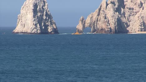 The-iconic-"EL-Arco"-of-Cabo-San-Lucas,-Mexico
