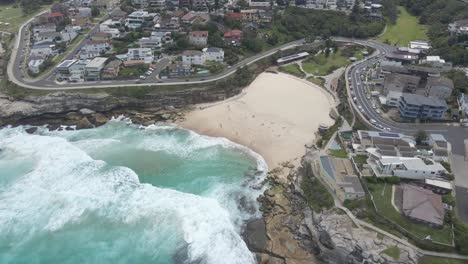 Tamarama-Beach-With-Raging-Waves-Onto-Shore-In-Eastern-Suburbs,-Sydney,-New-South-Wales,-Australia