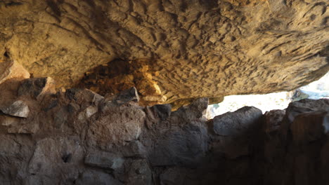 Cliff-Dwellings-Of-Walnut-Canyon.-Slow-Pedestal-Up