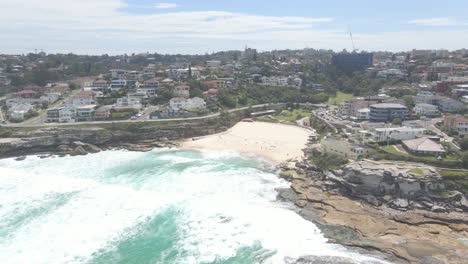 Massive-Ocean-Waves-Rushing-Towards-The-Shore-Of-Tamarama-Beach-In-Eastern-Suburbs,-Sydney,-New-South-Wales,-Australia