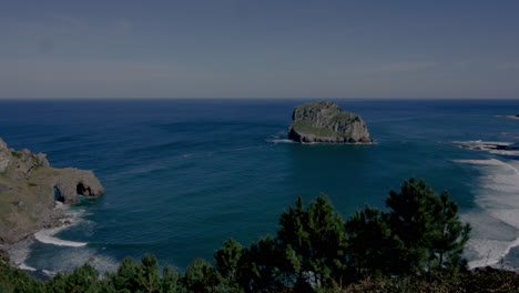 Panning-shot-of-rocky-island-in-Spain’s-northern-Bay-of-Biscay