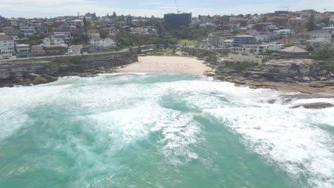 Tamarama-Beach---Strong-And-Dangerous-Waves-Onto-The-Beach-At-Tamarama-In-Sydney,-NSW,-Australia