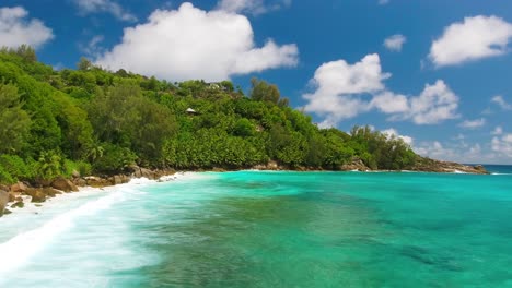 Petite-Anse---Hermosa-Playa-Tropical-En-La-Isla-Mahe,-Seychelles