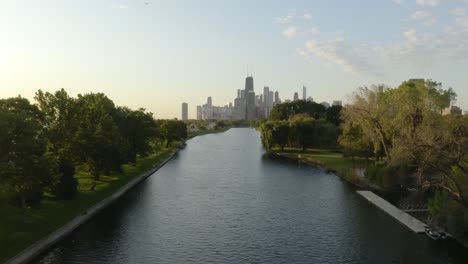 Luftbild-Von-Lincoln-Park-In-Chicago,-Illinois-Bei-Sonnenuntergang