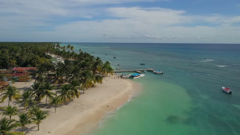 Beautiful-paradise-beach-of-Mano-Juan-on-Saona-Island,-Dominican-Republic