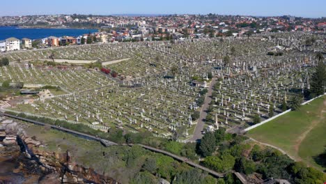 Waverley-Friedhof---Monumentaler-Soldatenfriedhof-Am-Meer-In-Bronte,-Nsw,-Australien