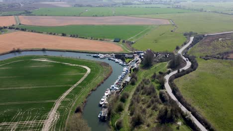 Drone-flies-backwards-over-the-River-Great-Stour,-England