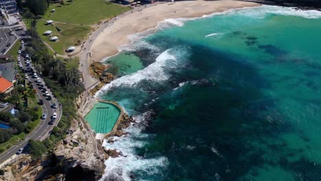 Rock-Pool-At-Bronte-Park-In-Bronte-Beach,-Sydney,-New-South-Wales,-Australia