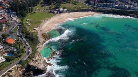 Bird's-Eye-View-Of-Bronte-Beach-In-Sydney,-Australia-With-Oceanside-Rock-Pool-And-Swimming-Basin