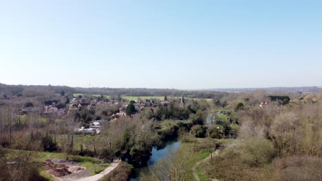 Drone-flies-straight-up-over-the-River-Great-Stour
