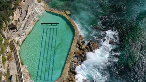 Bronte-Baths-Tidal-Swimming-Pool-In-Sydney,-New-South-Wales,-Australia---aerial-drone-shot