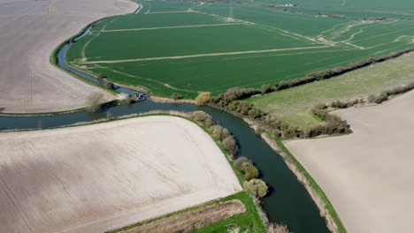 Aerial-view-of-a-meandering-river-between-meadows,-the-River-Great-Stour,-England