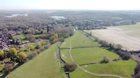 Aerial-footage-of-the-green-pastures-and-the-River-Great-Stour-at-Fordwich,-England