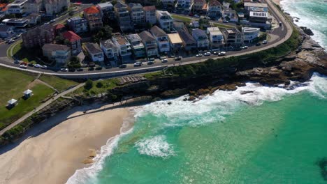 Cars-Parked-At-Bronte-Marine-Drive-With-Empty-Bronte-Beach-During-Pandemic-In-Sydney,-NSW,-Australia