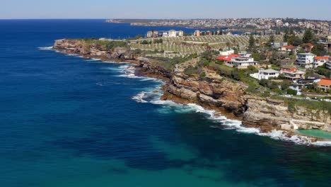 Scenic-Ocean-View-With-Waverley-Cemetery,-Coastal-Suburb,-And-Beaches-At-Daytime-In-Sydney,-NSW,-Australia