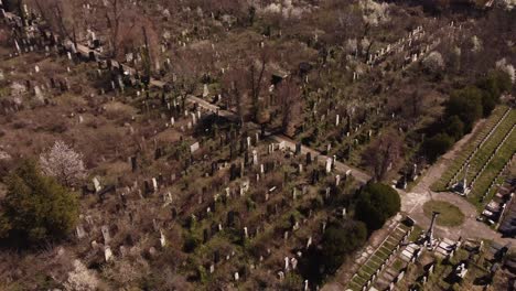 Luftaufnahme-Des-Verlassenen-Jüdischen-Friedhofs