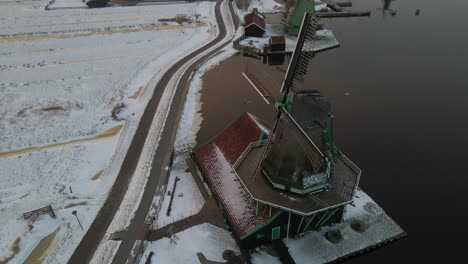 Aerial-of-famous-Windmill-The-Cat-at-Zaanse-Schans-during-winter,-Holland