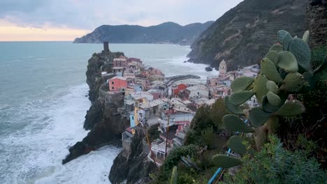 Panoramic-view-of-Vernazza,-5-Terre,-during-the-blue-hour