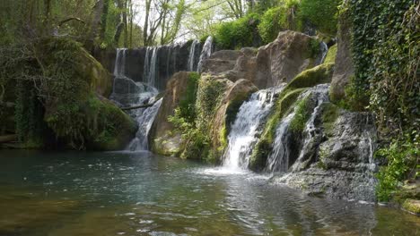 Salz-De-Can-Batlle-Wasserfall-Berg-Fluss-Natur-Pur-Grün-Vegetation-Dschungel-Frieden