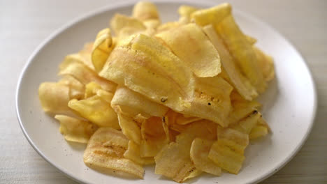 Knusprige-Bananenchips---Gebratene-Oder-Gebackene-Bananenscheiben