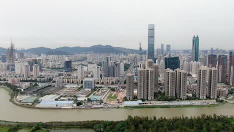 Luftaufnahme-über-Das-Stadtbild-Von-Shenzhen-Mit-Massiver-Stadtentwicklung-Und-Wolkenkratzern