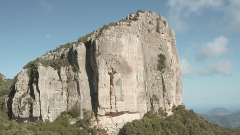 Rock-Climbing-At-Limestone-Rock-Formation-In-Sardinia,-Italy