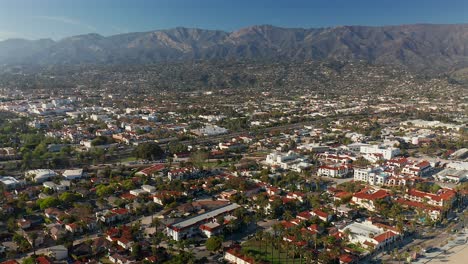 Sideways-aerial-view-over-Santa-Barbra,-California