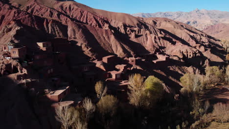 Casas-Cueva-De-Roca-De-Montaña-En-La-Antigua-Ciudad-De-Bamyan-En-El-Centro-De-Afganistán