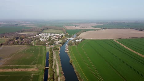 Reverse-aerial-drone-shot-of-the-River-Stour-in-Kent,-England