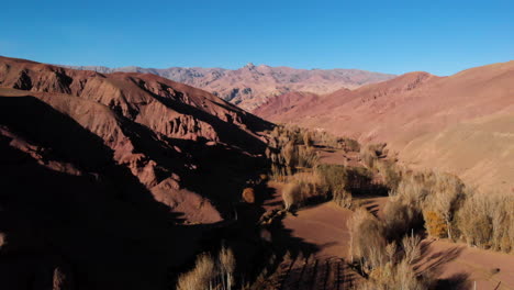 Panorama-De-Las-Montañas-Arenosas-Del-Desierto-En-La-Región-De-Bamyan,-Afganistán