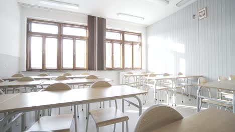 Modernes-Klassenzimmer-In-Der-öffentlichen-High-School-In-Der-Morgensonne