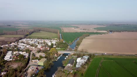 Aerial-drone-shot-of-town-along-the-River-Stour-in-Kent,-England