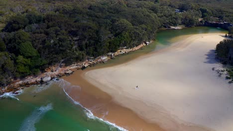 Mesmerizing-View-Of-Sandy-Beach-And-Lush-Vegetation-At-Royal-National-Park-In-New-South-Wales,-Australia---aerial-drone-shot