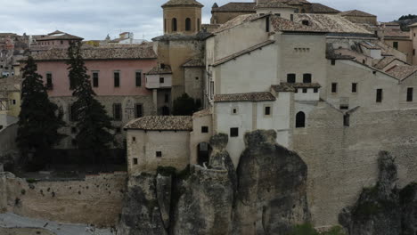 Arquitectura-Medieval-De-Estructuras-De-Edificios-En-Cuenca,-España