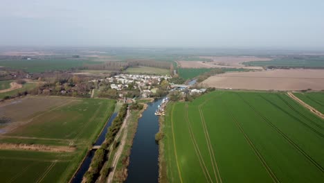 Aerial-drone-shot-of-the-River-Stour-in-Kent,-England