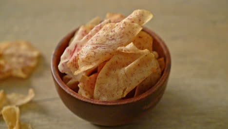 Knusprige-Taro-Chips---Frittierte-Oder-Gebackene-Geschnittene-Taro