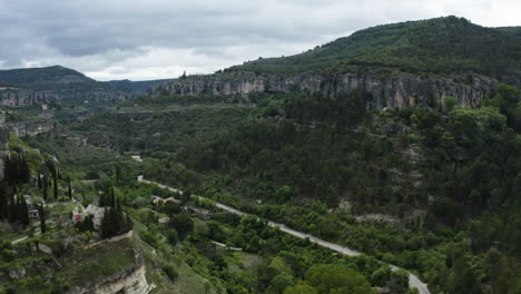 Natürliche-Kalksteinstruktur-In-Hoz-Del-Jucar-In-Cuenca,-Kastilien-La-Mancha,-Spanien
