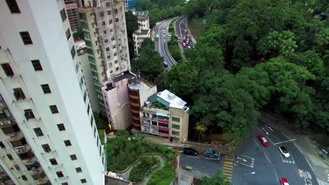 Zentrale-Luftaufnahme-Von-Hong-Kong,-Wohngebäude,-Park--Und-Abendverkehr,-Pedesta