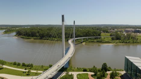 Pedestrian-Bridge-Above-the-Missouri-River-in-Omaha,-Nebraska