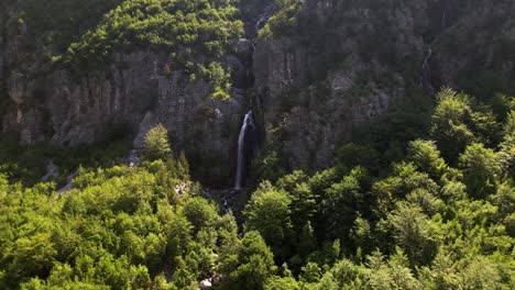 Waterfall-of-Grunas-in-Albania,-beautiful-alp-panorama-mountains-with-water-sparkling-on-cliffs