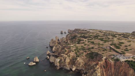 Ponta-da-Piedade-headland-with-the-landmark-lighthouse,-Lagos,-Algarve