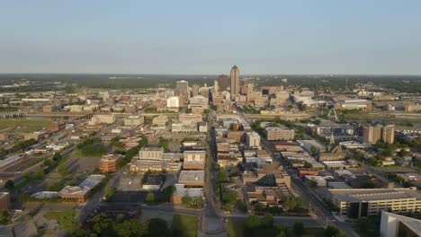 Drone-Flies-Away-from-Downtown-Des-Moines,-Iowa-on-Summer-Morning