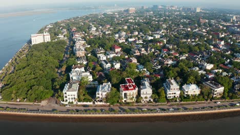 Charleston-South-Carolina-Rainbow-Row-historic-mansions-and-The-Battery