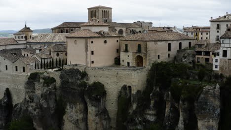 Blick-Auf-Die-Kathedrale-Im-Historischen-Stadtzentrum-Von-Cuenca-In-Kastilien-La-Mancha,-Spanien